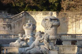 N&icirc;mes