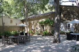 location vacances uzes gites appartement paulownia detail